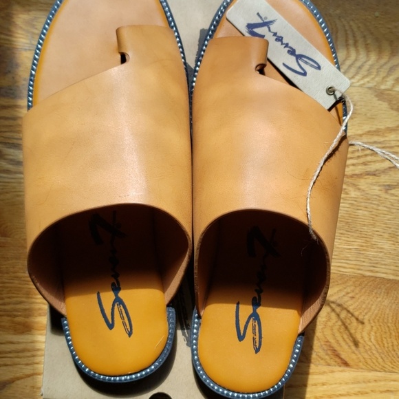 🆕️NIB Adorable Seven7 slip on sandals - Picture 5 of 8